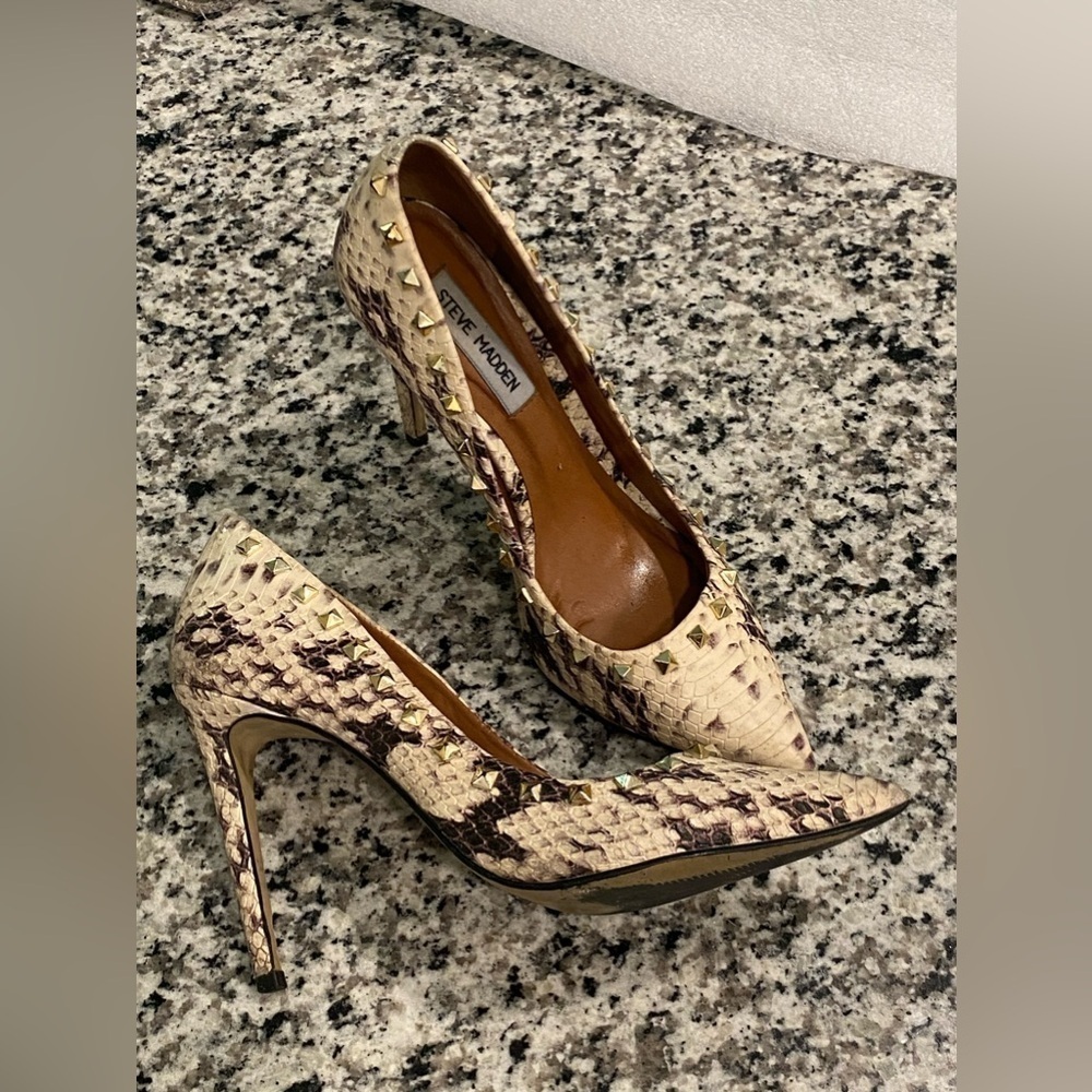 Steve Madden Rockstud Gold Snakeskin High Heels 8